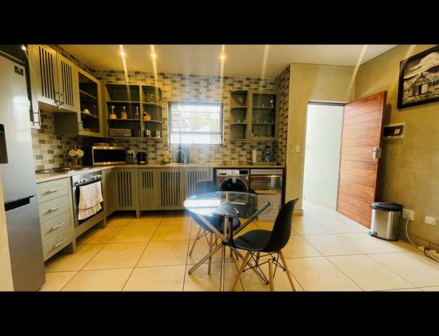 2 BEDROOM TOWNHOUSE FOR SALE IN HATFIELD